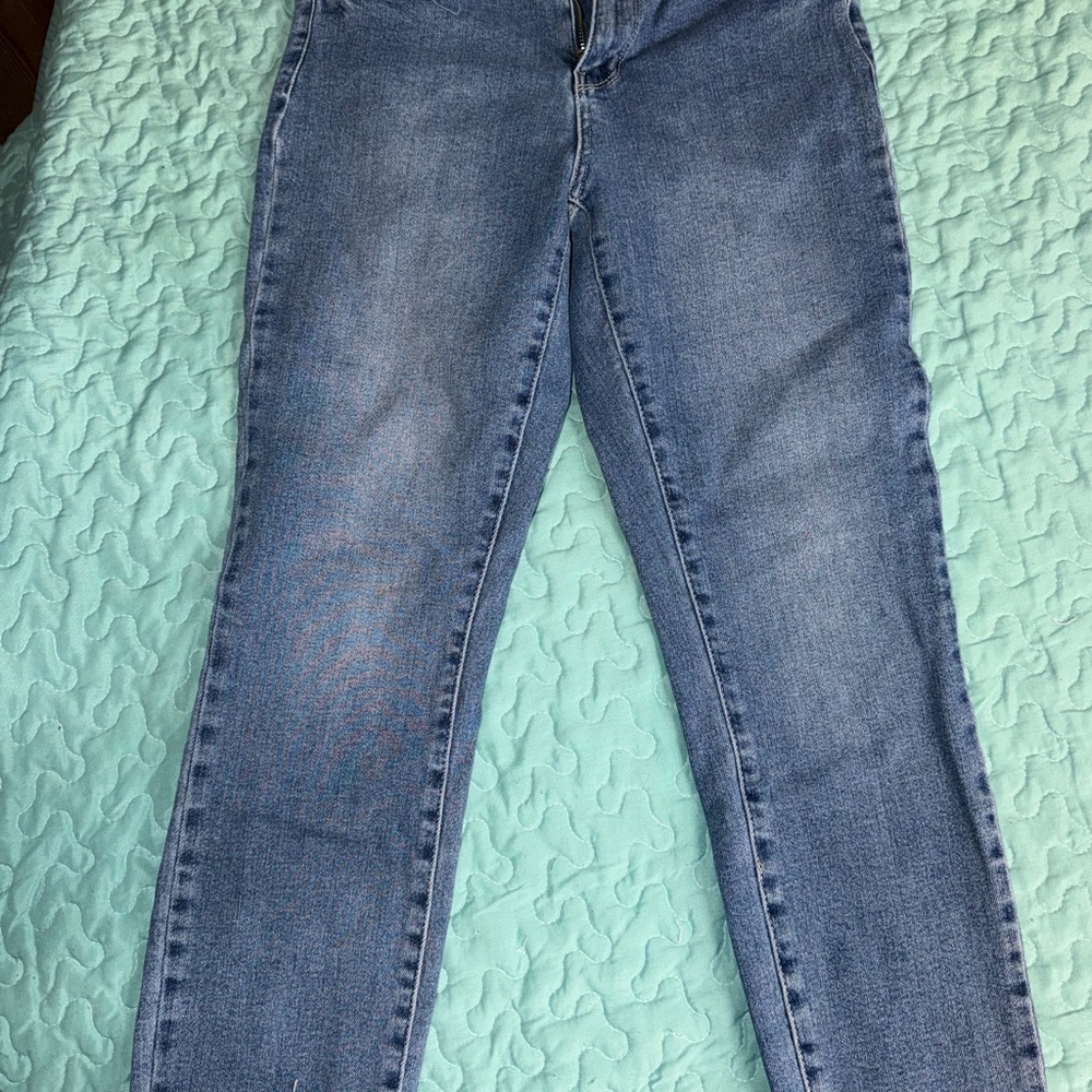 Judy Blue Medium Blue Frayed Ankle Jeans Size 5/27 - Picture 2 of 8